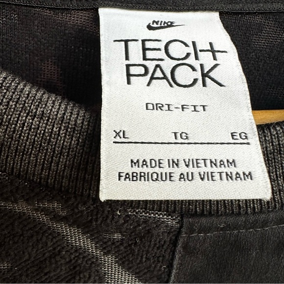 Men’s Nike Tech Pack Black and Gray Graphic Sweatshirt XL - Picture 4 of 7